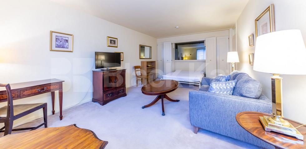 Fantastic studio loacted within a stones throw to Regents Park Cumberland Terrace Mews, Regents Park 